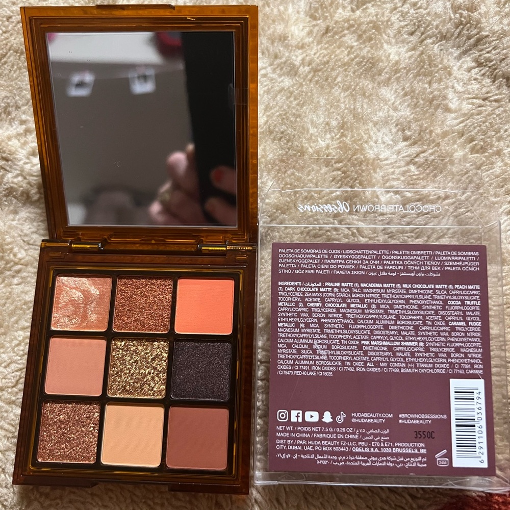 Huda Chocolate brown eyeshadow pallete